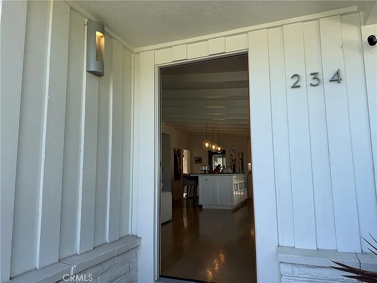234 La Brea St — Photo 2