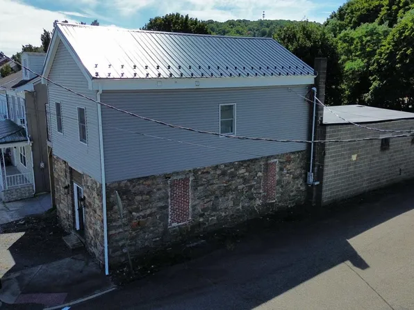 148 N 3rd St, Saint Clair, PA 17970
