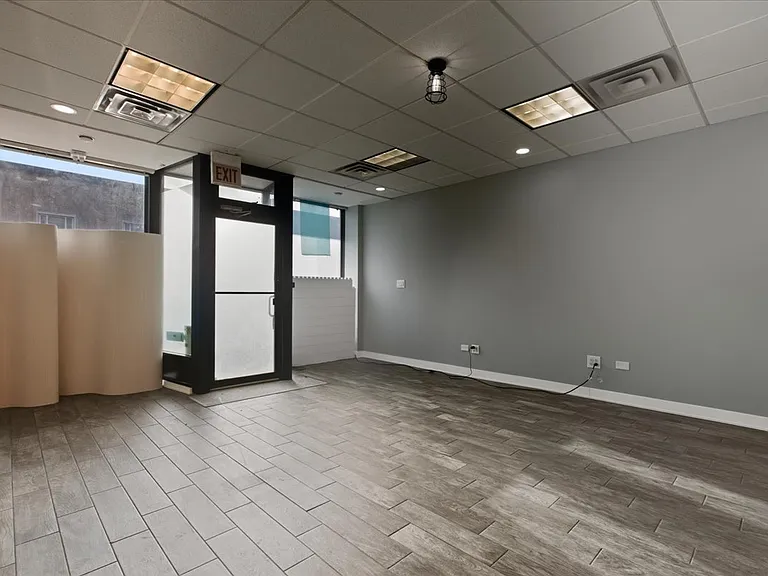 1338 W Irving Park Rd #1 — Photo 3