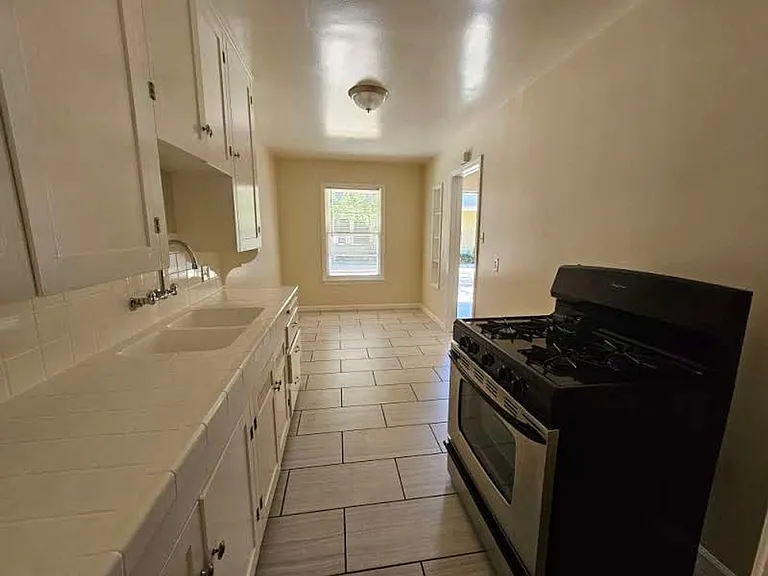 Elm Gate Apartments — Photo 1