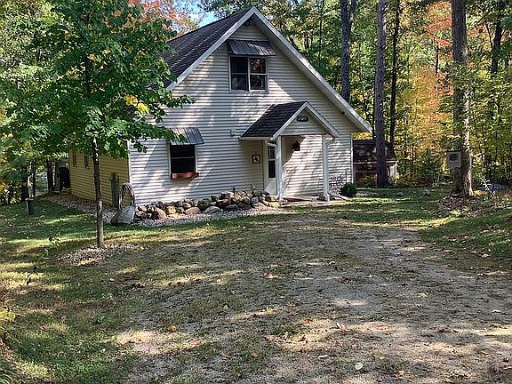 Driveway approach from road.