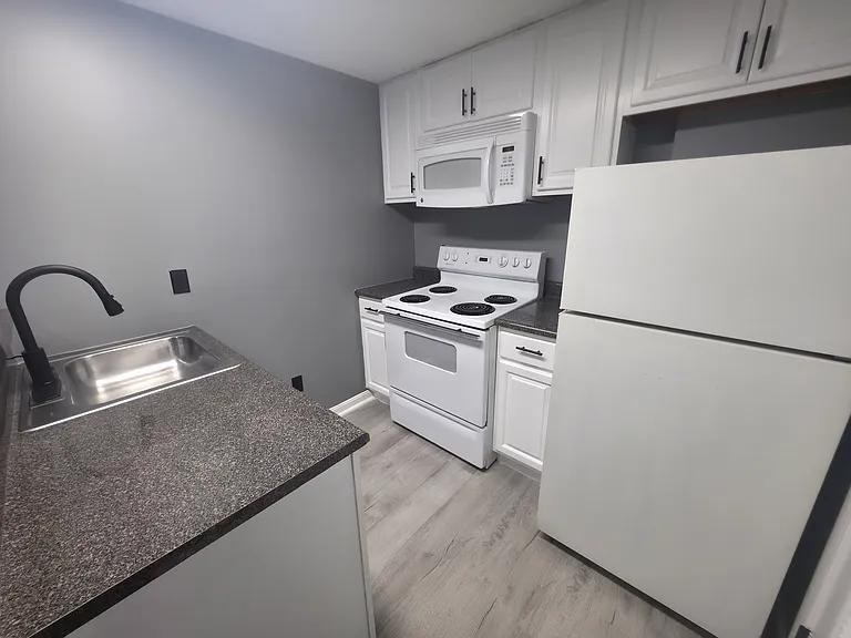 514 Saint Paul Pl #D — Photo 3