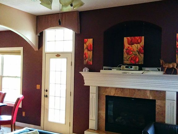 7-ft mantel, gas fireplace