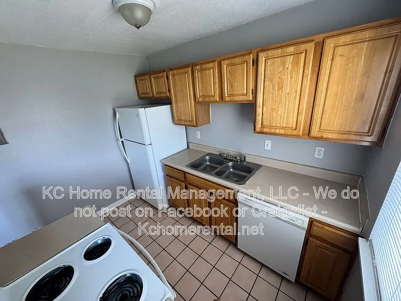 2 bed, 1.0 bath, $925 — Photo 4