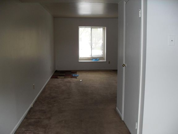 4th image of 4855 Moreland Dr W