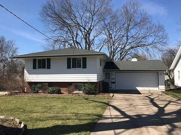 3409 N California Ave, Peoria, IL 61603