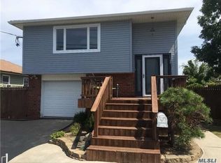 149 Sportsman Ave, Freeport, NY 11520