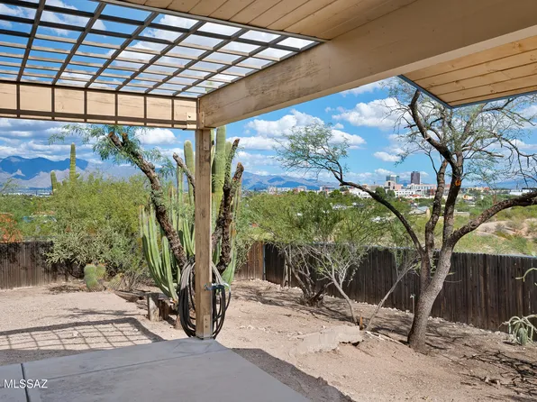 202 S Sentinel Peak Rd, Tucson, AZ 85745