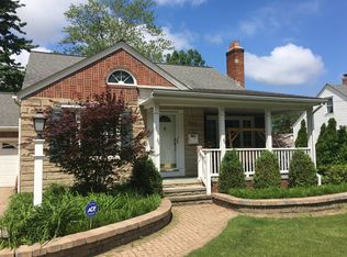 1516 Dover Center Rd, Westlake, OH 44145