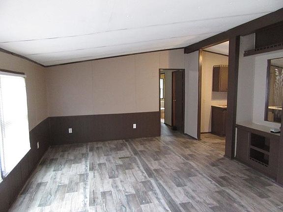 4th image of 96 Fleetwood Dr