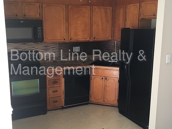 2nd image of 921 Nottingham Dr APT 12
