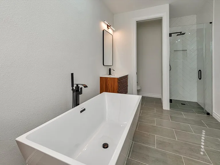 119 Capetown Ln — Photo 35