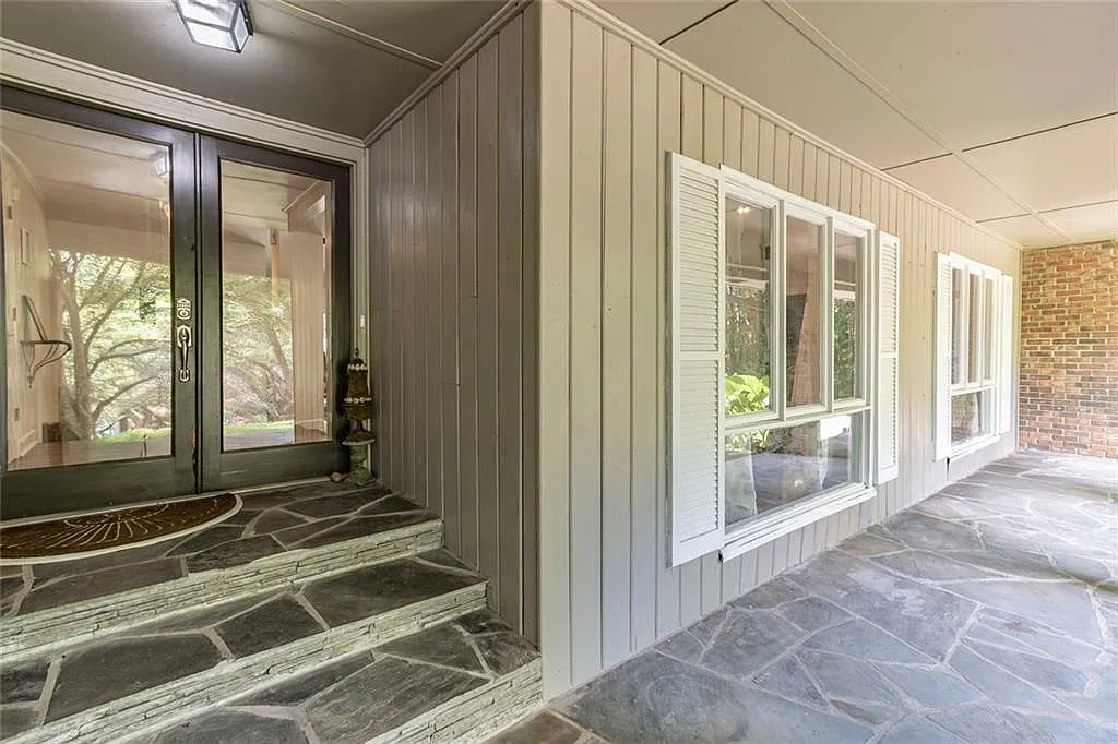 3 bed, 2.0 bath, 2048 sqft, $2,700 — Photo 4