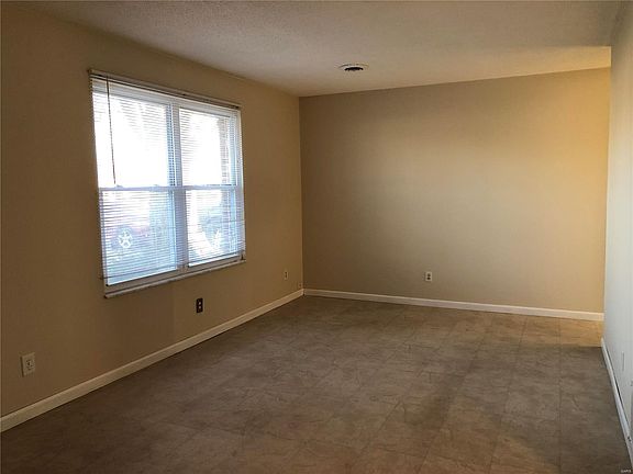 4th image of 128 Troeckler Ln