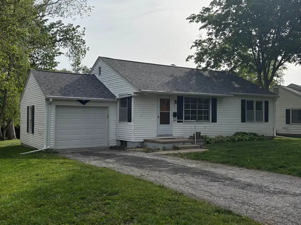 303 Laurel Dr, Jacksonville, IL 62650
