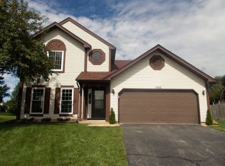 1322 Concord Ct, Elgin, IL 60120