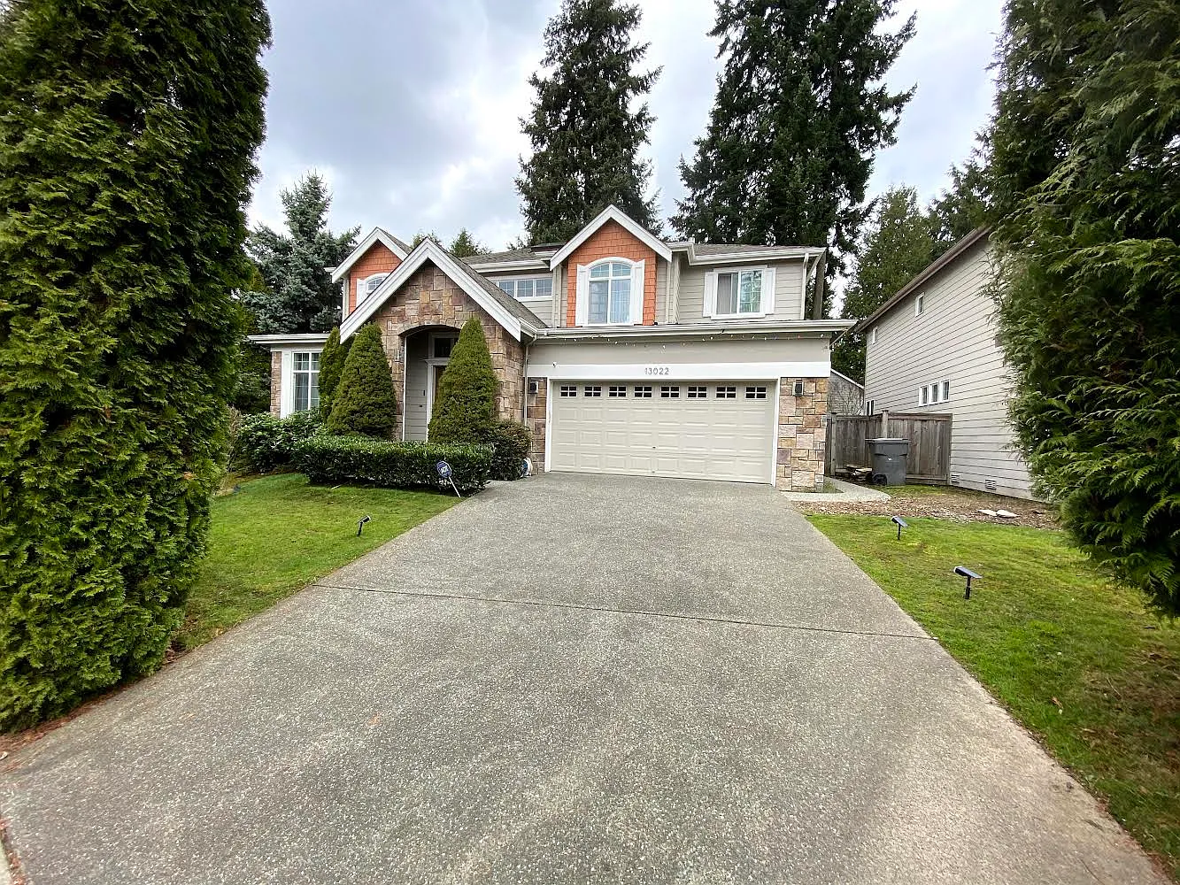 5 bed, 2750 sqft, $5,950 — Photo 2