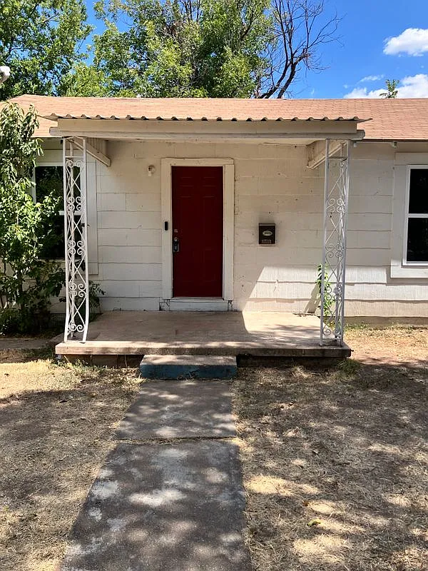 2 bed, 1.0 bath, 932 sqft, $750 — Photo 1