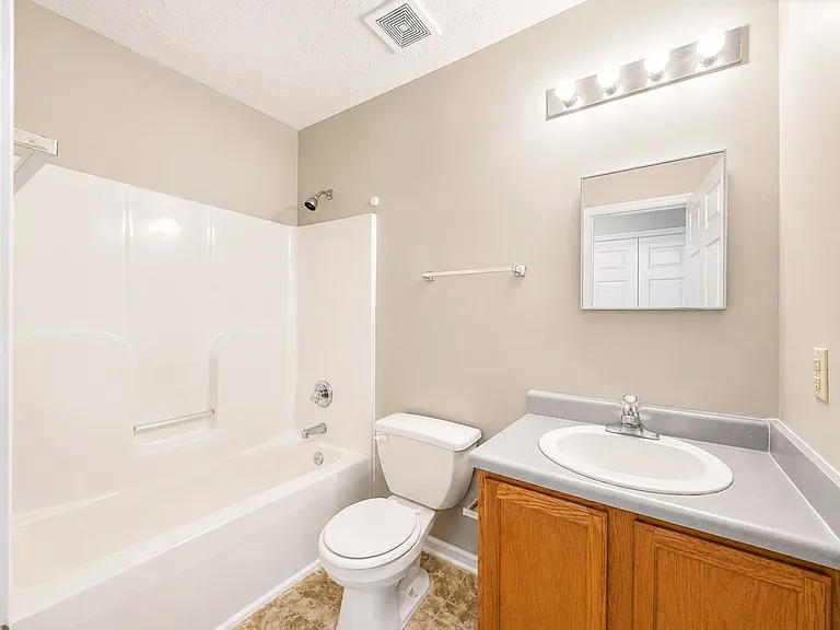 633 Winthrop Ct — Photo 6