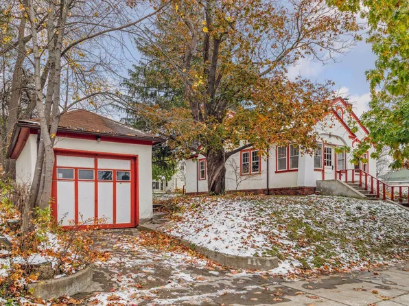 104 8th St E, Northfield, MN 55057