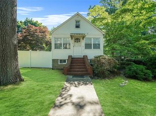 9 Tangier Dr, Sound Beach, NY 11789