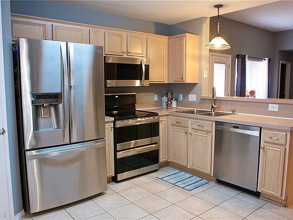 4th image of 205 N Rolling Meadows Dr