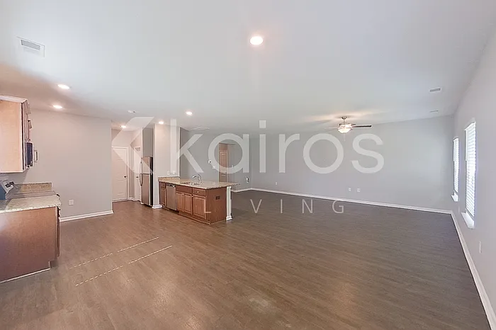 1139 Freedom Pkwy — Photo 4