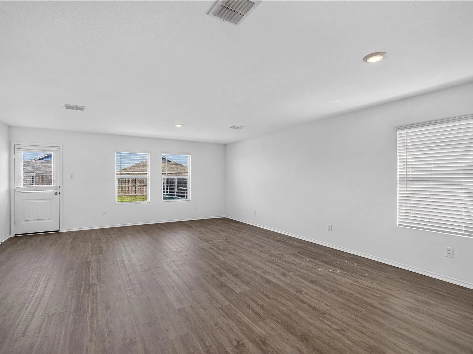 4 bed, 2.0 bath, 1675 sqft, $1,950 — Photo 4