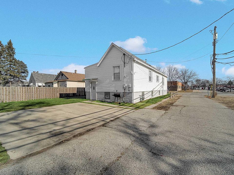 2nd image of 4754 Pine Ave