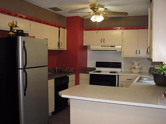 3rd image of 106 Polk Ave