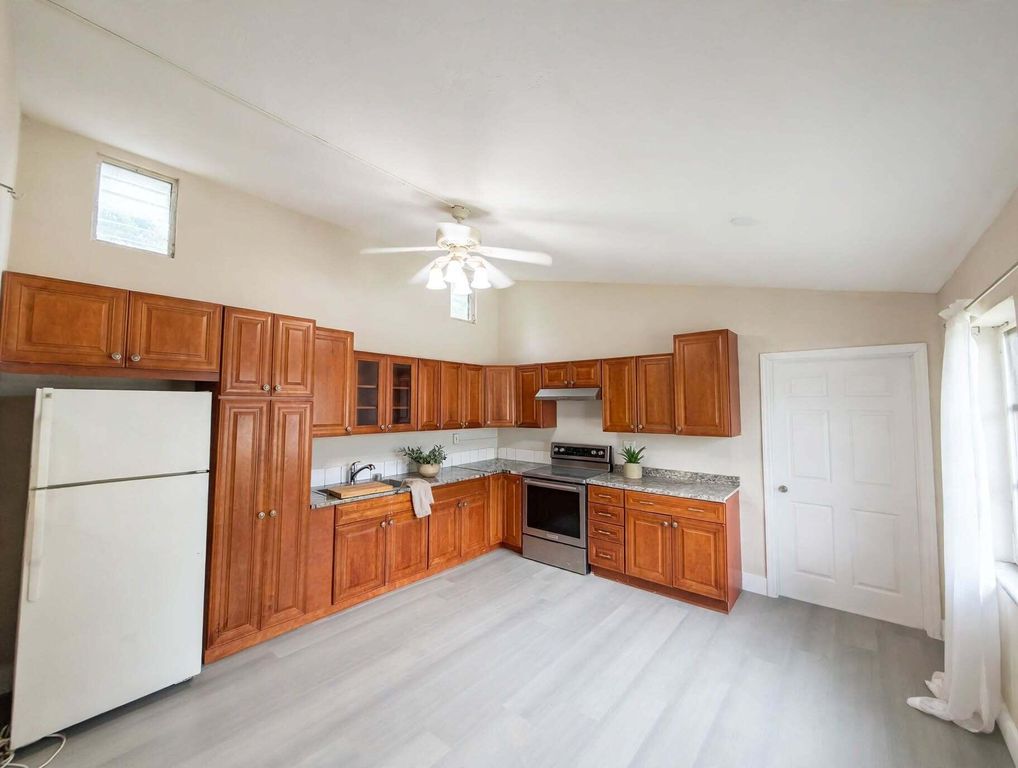 216 NW 12th Ct #3, photo 6