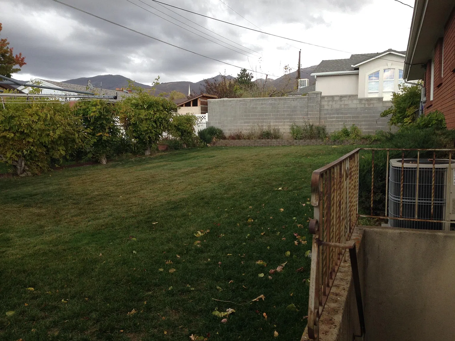 4 bed, 1.5 bath, 2400 sqft, $2,300 — Photo 3