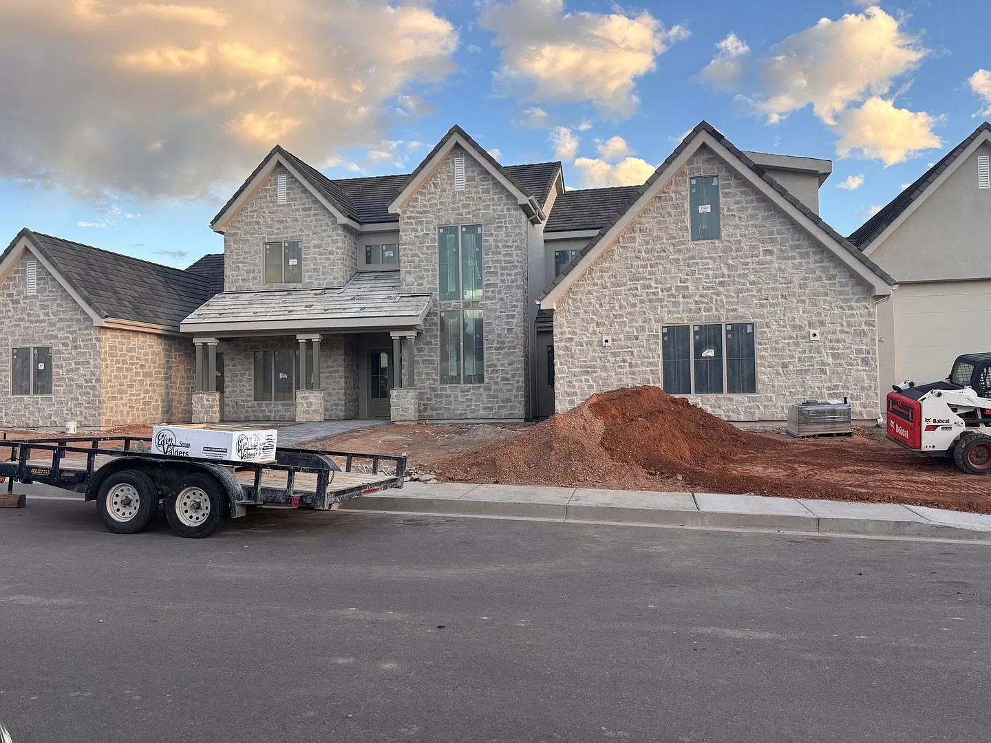 Gorgeous 5 bed 7 bath home in Estates at Old Farm — Photo 2