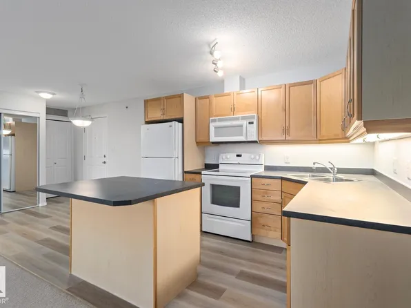 16311 95th St NW #446, Edmonton, AB T5Z 3Y5