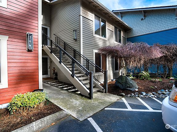Second story units have the best views!>