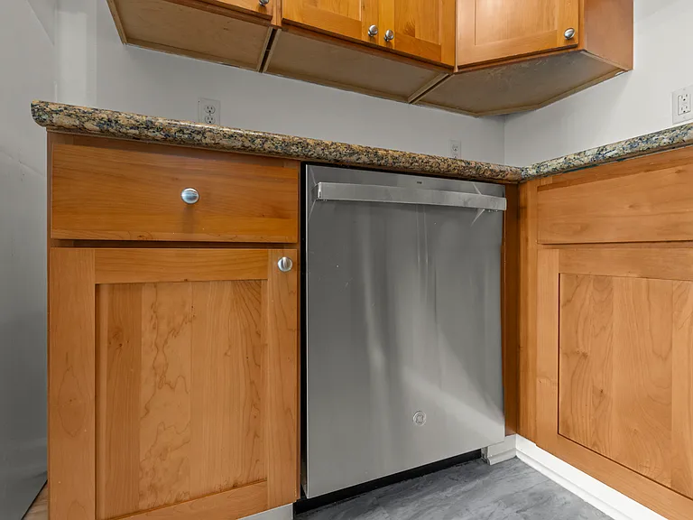 The Edgeworth Apartments — Photo 21