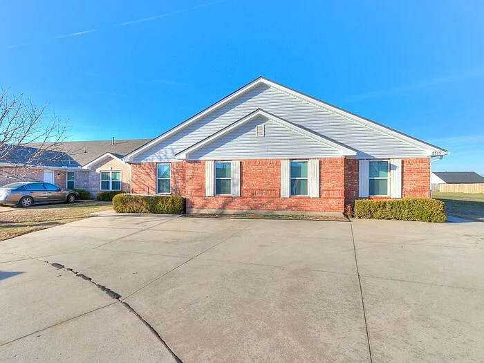 2515 Leeds Ln — Photo 5