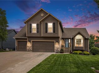 2517 SW Current Ln, Lees Summit, MO 64082