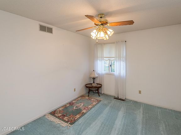 5th image of 401 Windridge Ct