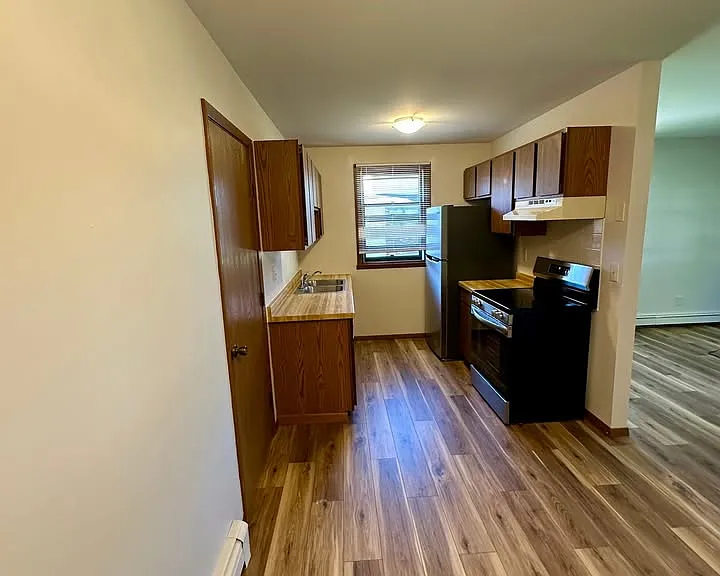 800 Whiting Ave — Photo 2