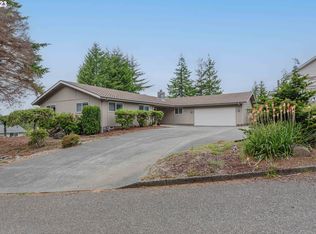 715 Signal Way, Coos Bay, OR 97420