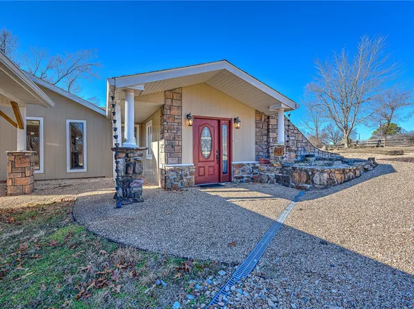 629 W Wallis Rd, Cave Springs, AR 72718