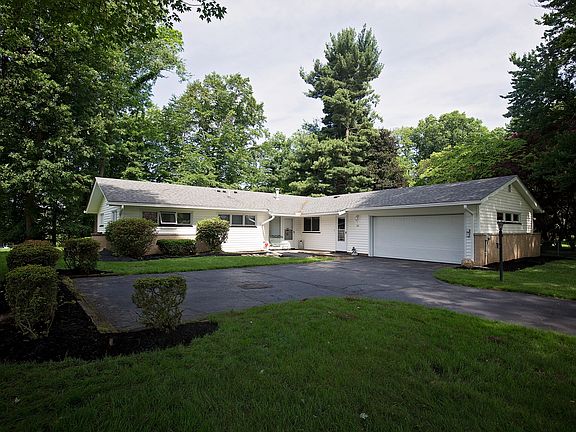 3rd image of 210 Crestview Dr