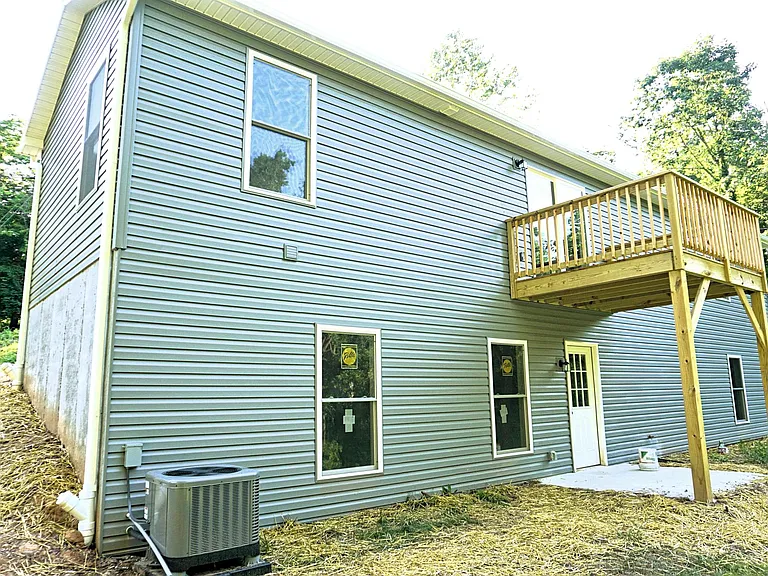 1091 Rolling Hills Rd — Photo 1