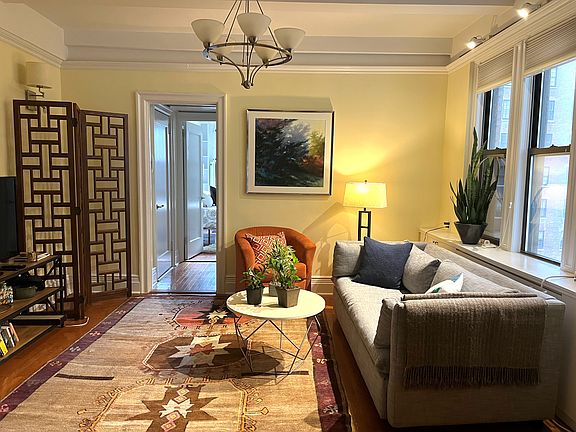 3rd image of 157 E 72nd St APT 7G
