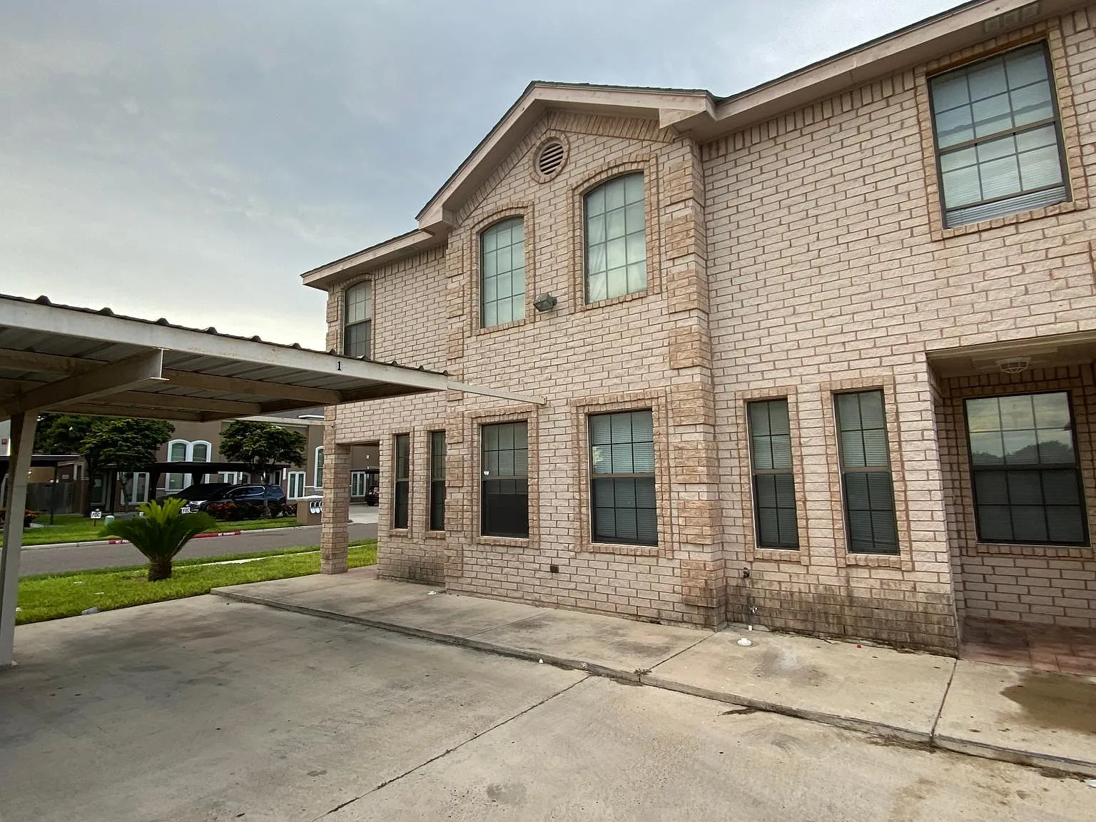 1502 W Kiwi Ave — Photo 2
