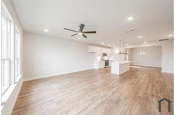Building Photo - 9600 Landing Way #2