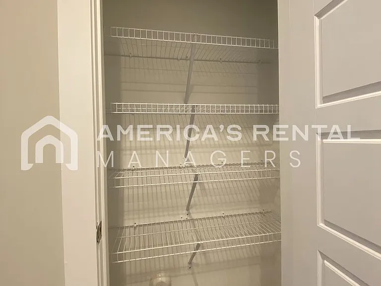 7950 Saint James Dr — Photo 9