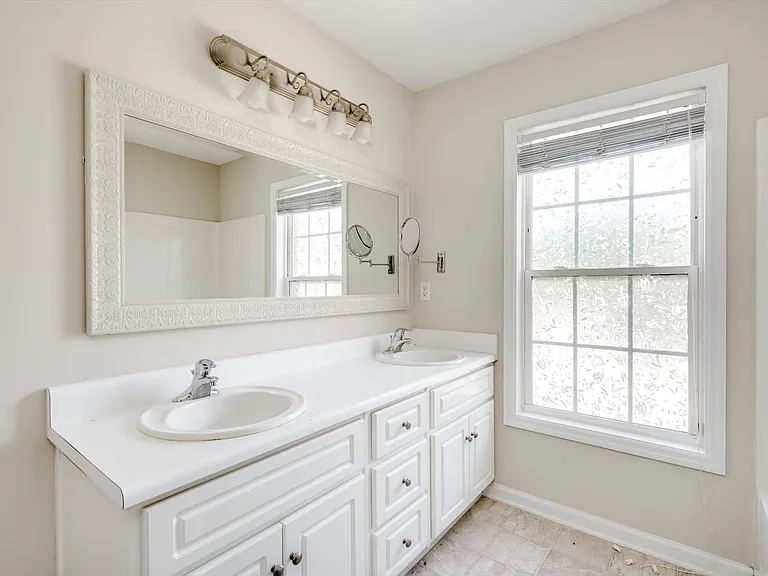 4557 Country Glen Cir — Photo 24