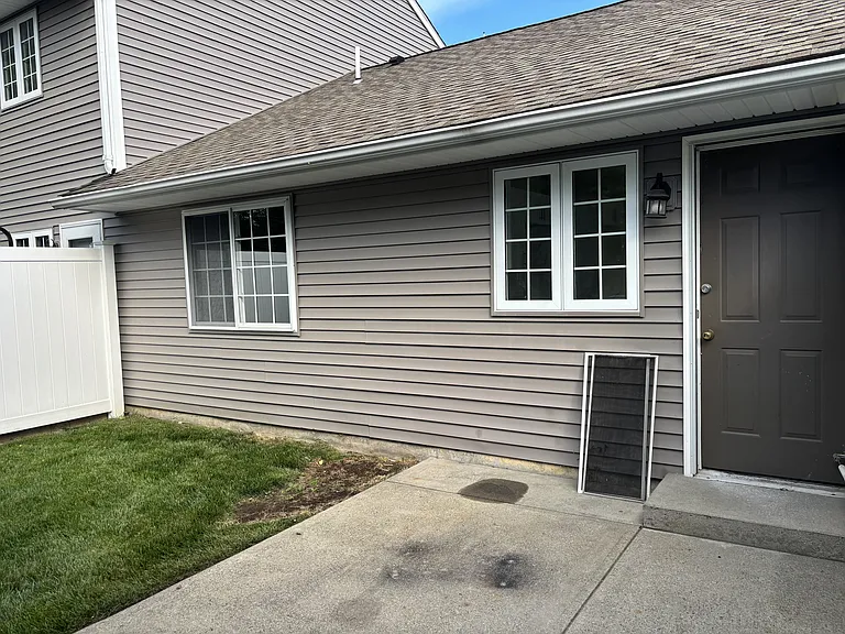 617 W Shore Rd — Photo 2